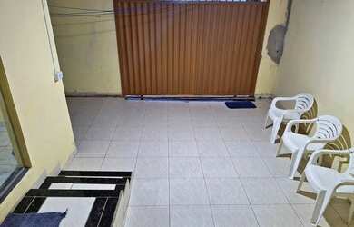 Imagem: A casa possui 3 Dormitórios, 1 Banheiro e está localizado