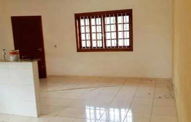 Imagem: A casa à venda possui 2 Dormitórios, 2 Banheiros, 3 Vagas