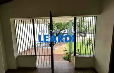 Imagem: A casa possui 5 Dormitórios, 5 Banheiros, 5 Vagas na garagem