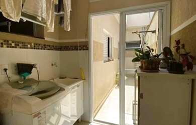 Imagem: A casa possui 2 Dormitórios, 2 Banheiros, 2 Vagas na garagem