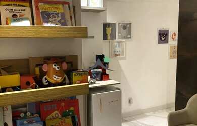 Imagem: O depósito possui 1 Vaga na garagem e 30m² de Área e está