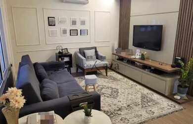 Imagem: A casa possui 3 Dormitórios, 2 Banheiros, 4 Vagas na garagem