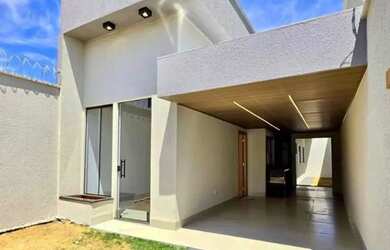 Imagem: A casa possui 3 Dormitórios, 2 Banheiros, 2 Vagas na garagem