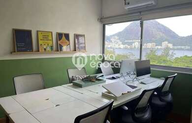 Imagem: O depósito possui 1 Vaga na garagem, 49m² de Área e está