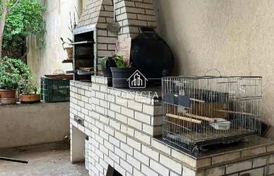 Imagem: A casa possui 4 Dormitórios, 3 Banheiros, 2 Vagas na garagem