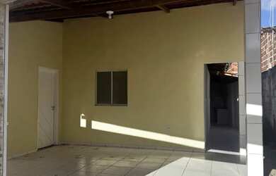 Imagem: A casa possui 3 Dormitórios, 2 Banheiros e está localizado