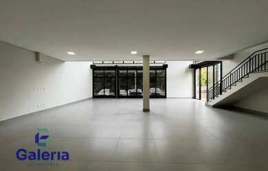 Imagem: O depósito possui 3 Vagas na garagem, 277m² de Área e está