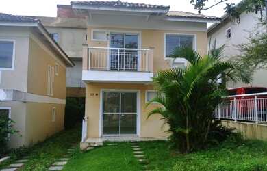 Imagem: A casa em condomínio possui 4 Dormitórios, 4 Banheiros, 2