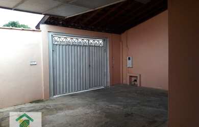 Imagem: A casa possui 2 Dormitórios, 2 Banheiros, 2 Vagas na garagem