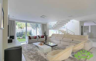 Imagem: A casa em condomínio possui 4 Dormitórios, 5 Banheiros, 5