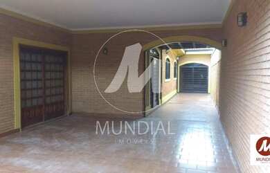 Imagem: A casa possui 3 Dormitórios, 3 Banheiros, 4 Vagas na garagem