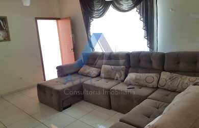 Imagem: A casa possui 3 Dormitórios, 3 Banheiros, 3 Vagas na garagem