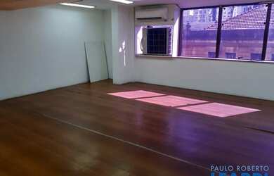 Imagem: O depósito possui 1 Vaga na garagem, 253m² de Área e está