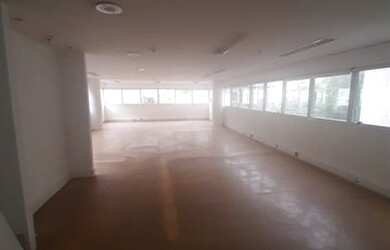 Imagem: O depósito possui 64m² de Área e está localizado em Bairro