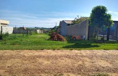 Imagem: O terreno possui 300m² de Área e está localizado em Neves