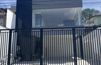 Imagem: O depósito possui 4 Vagas na garagem e 240m² de Área e está