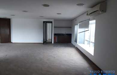 Imagem: O depósito possui 2 Vagas na garagem, 110m² de Área e está