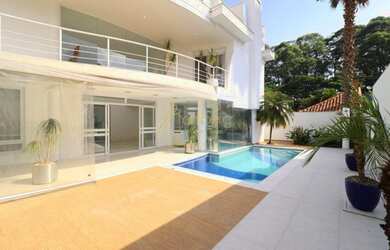 Imagem: A casa em condomínio possui 4 Dormitórios, 5 Banheiros, 5