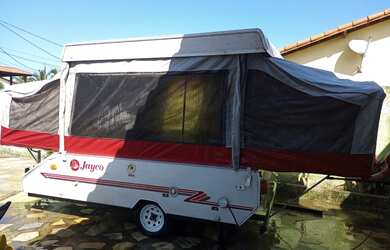 Imagem: A casa possui 1 Dormitório, 1 Banheiro, 1 Vaga na garagem