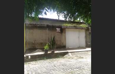 Imagem: A casa possui 2 Dormitórios, 1 Banheiro, 1 Vaga na garagem