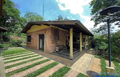 Imagem: A casa e possui 3 Dormitórios, Suítes, 5 Banheiros, 5 Vagas