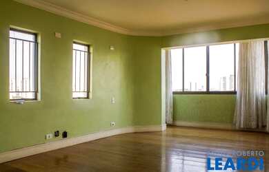 Imagem: O apartamento possui 3 Dormitórios, 2 Banheiros, 2 Vagas na