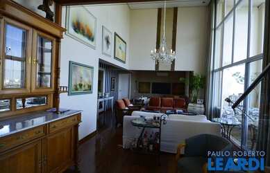 Imagem: O apartamento possui 3 Dormitórios, 5 Banheiros, 4 Vagas na