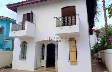 Imagem: A casa possui 3 Dormitórios, 3 Banheiros, 2 Vagas na garagem