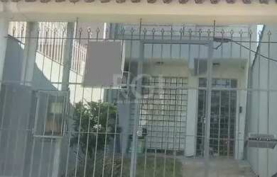 Imagem: A casa possui 3 Dormitórios, 2 Banheiros, 1 Vaga na garagem