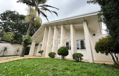 Imagem: A casa possui 2 Dormitórios, 4 Banheiros, 4 Vagas na garagem