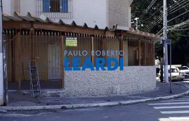 Imagem: A casa possui 4 Dormitórios, 5 Banheiros, 4 Vagas na garagem