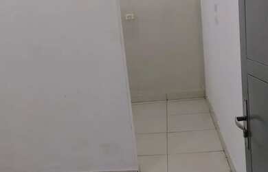 Imagem: A casa possui 1 Dormitório, 1 Banheiro e 1 Vaga na garagem