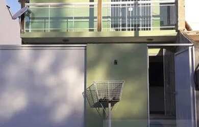 Imagem: A casa possui 2 Dormitórios, 3 Banheiros, 1 Vaga na garagem