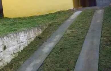 Imagem: A casa possui 3 Dormitórios, 1 Banheiro, 1 Vaga na garagem