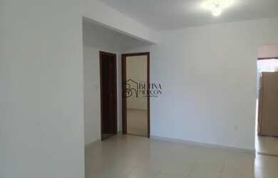 Imagem: A casa possui 2 Dormitórios, 1 Banheiro, 2 Vagas na garagem