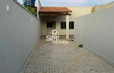 Imagem: A casa possui 2 Dormitórios, 2 Banheiros, 2 Vagas na garagem