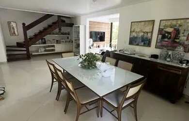 Imagem: A casa em condomínio possui 5 Dormitórios, 5 Banheiros, 3