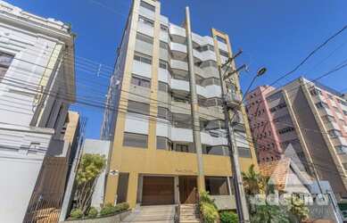 Imagem: O apartamento possui 3 Dormitórios, 1 Banheiro, 2 Vagas na