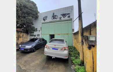 Imagem: O depósito possui 4 Vagas na garagem e 960m² de Área e está