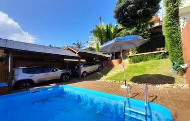 Imagem: A casa possui 3 Dormitórios, 3 Banheiros, 2 Vagas na garagem