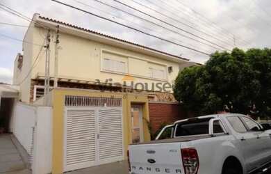 Imagem: A casa possui 3 Dormitórios, 5 Banheiros, 4 Vagas na garagem