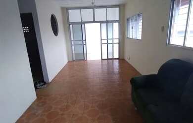 Imagem: A casa possui 3 Dormitórios, 2 Banheiros, 2 Vagas na garagem