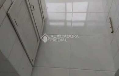 Imagem: O apartamento possui 1 Dormitório, 1 Banheiro, 1 Vaga na garagem