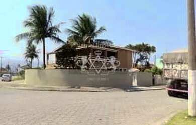 Imagem: A casa possui 4 Dormitórios, 5 Banheiros, 2 Vagas na garagem