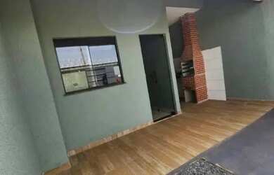 Imagem: A casa possui 2 Dormitórios, 1 Banheiro e 1 Vaga na garagem