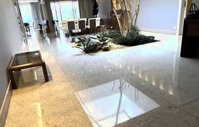 Imagem: A casa em condomínio possui 5 Dormitórios, 5 Banheiros, 5