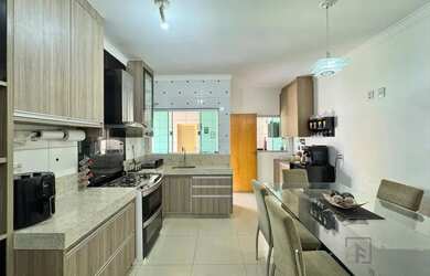 Imagem 7: Casa reformada com 3 quartos sendo uma suíte a venda no bairro Parque...