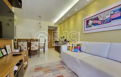 Imagem: O apartamento possui 3 Dormitórios, 2 Banheiros, 2 Vagas na