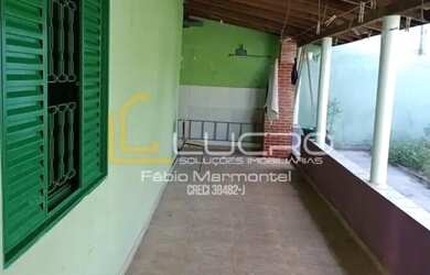 Imagem: A casa possui 3 Dormitórios, 1 Banheiro, 4 Vagas na garagem