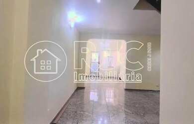 Imagem: A casa possui 4 Dormitórios, 4 Banheiros, 1 Vaga na garagem